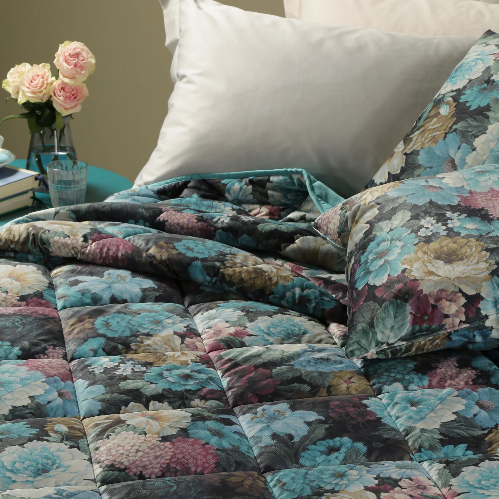 Velvet quilt Roseblu Double Modern