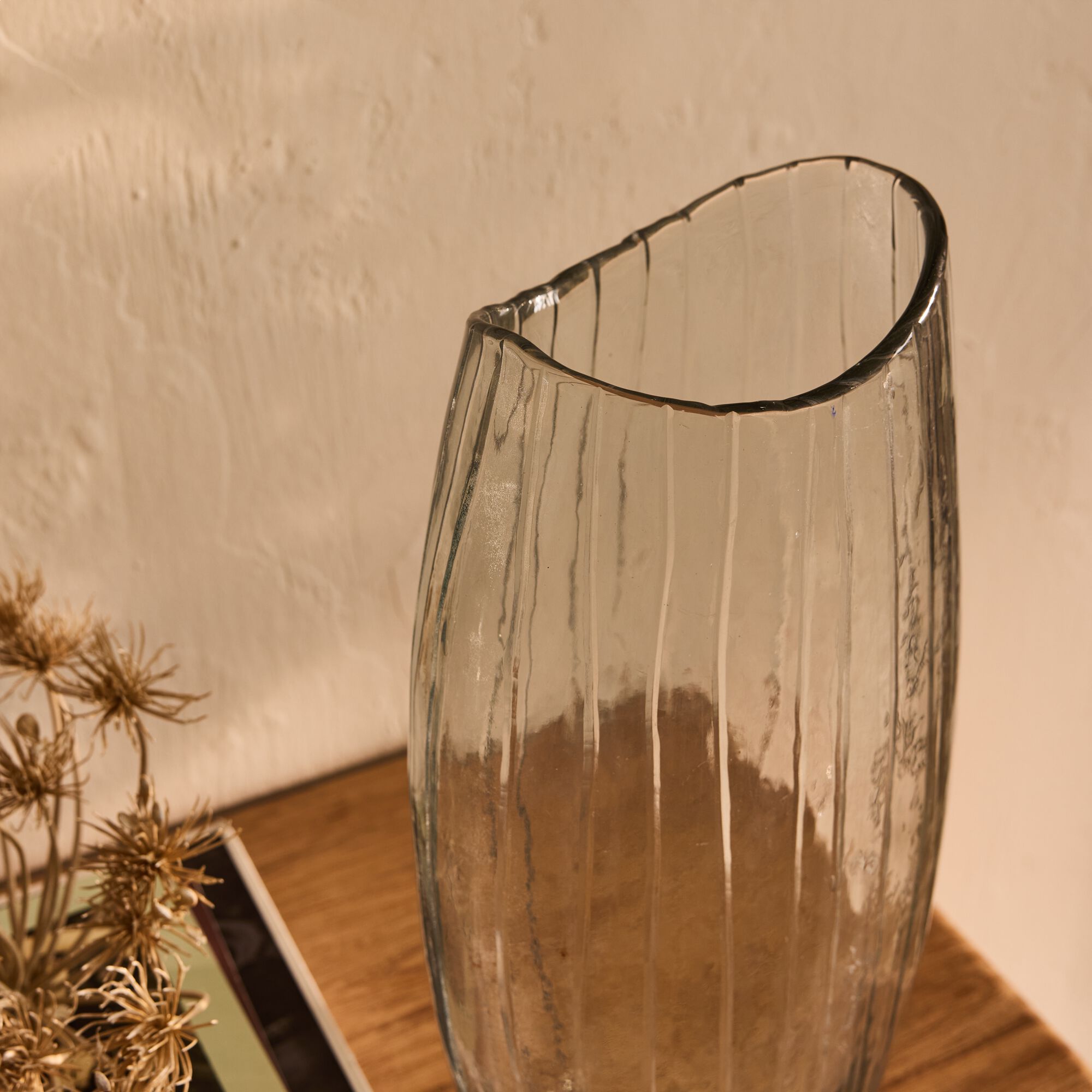 SEPTEMES - Vase ovale strié en verre H47cm - transparent