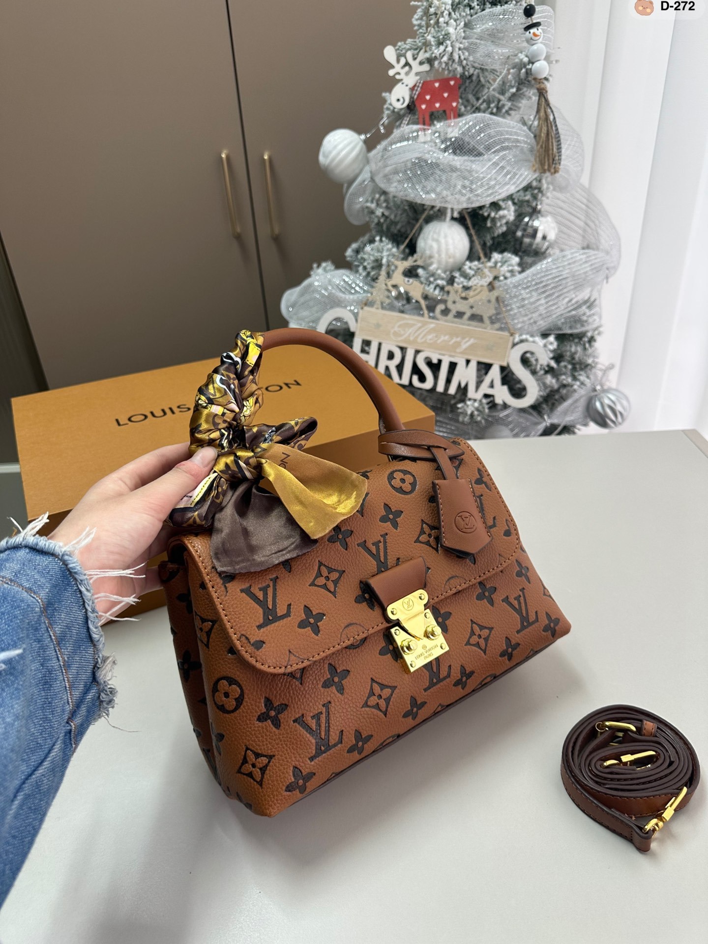 Louis madeleine bb bag size : 24*8*16 cm - Top Club