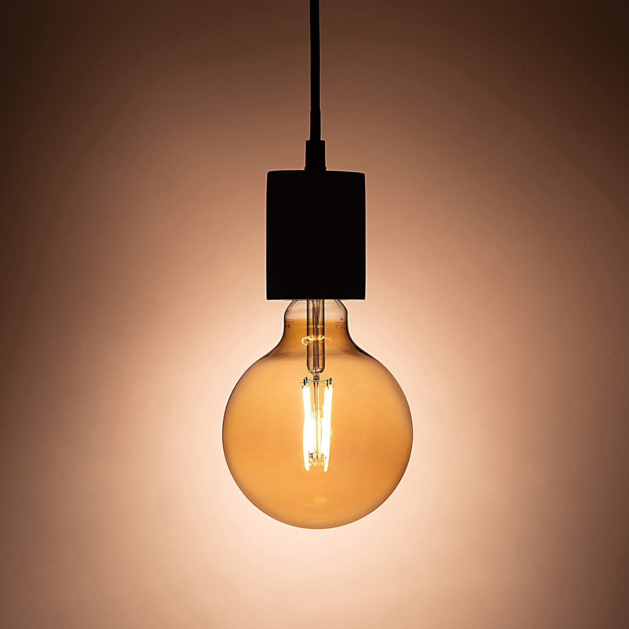 GLOBE - Ampoule globe LED déco à filament lumière chaude E27 - ambre