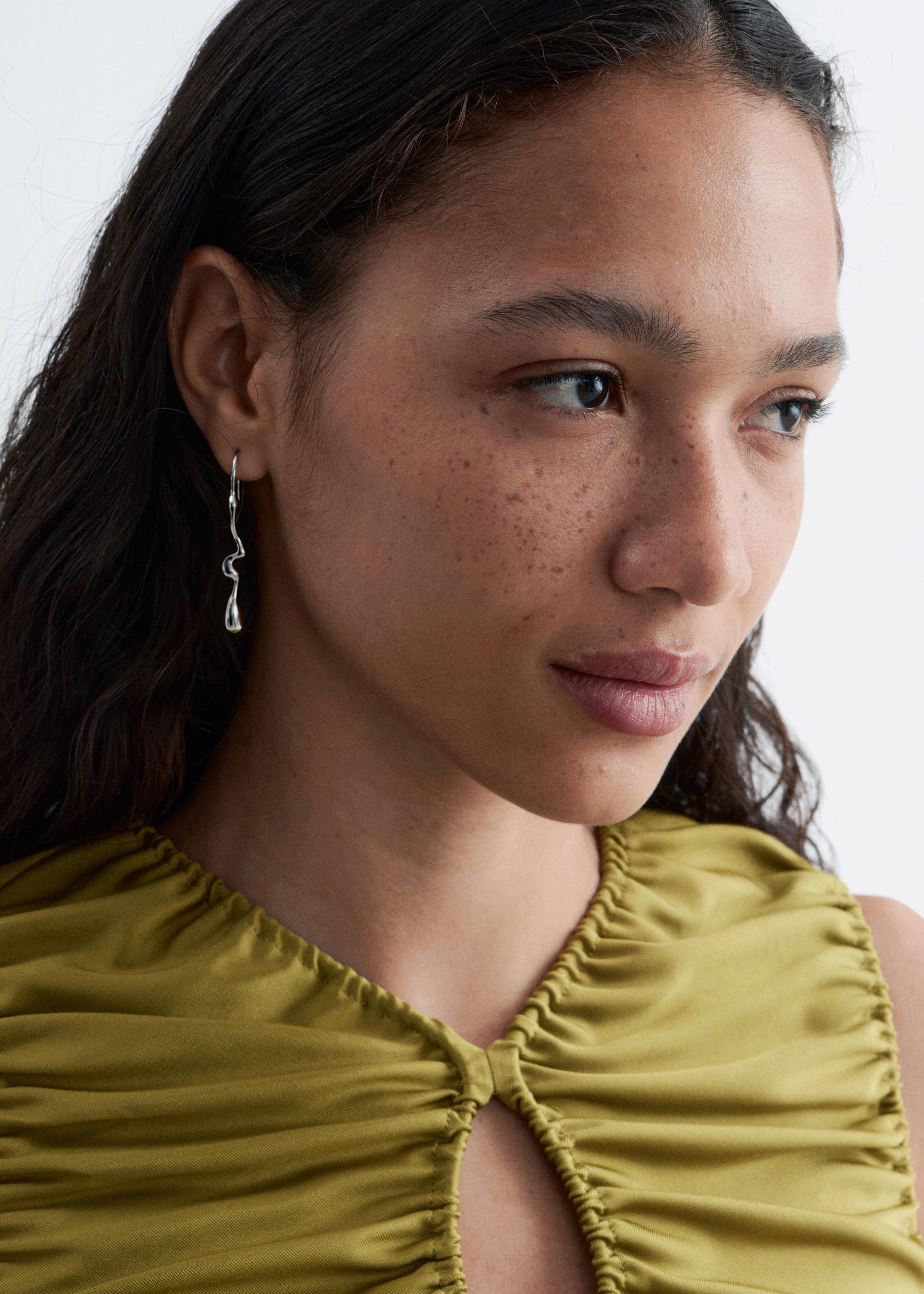 & Other Stories ELONGATED DROP EARRINGS