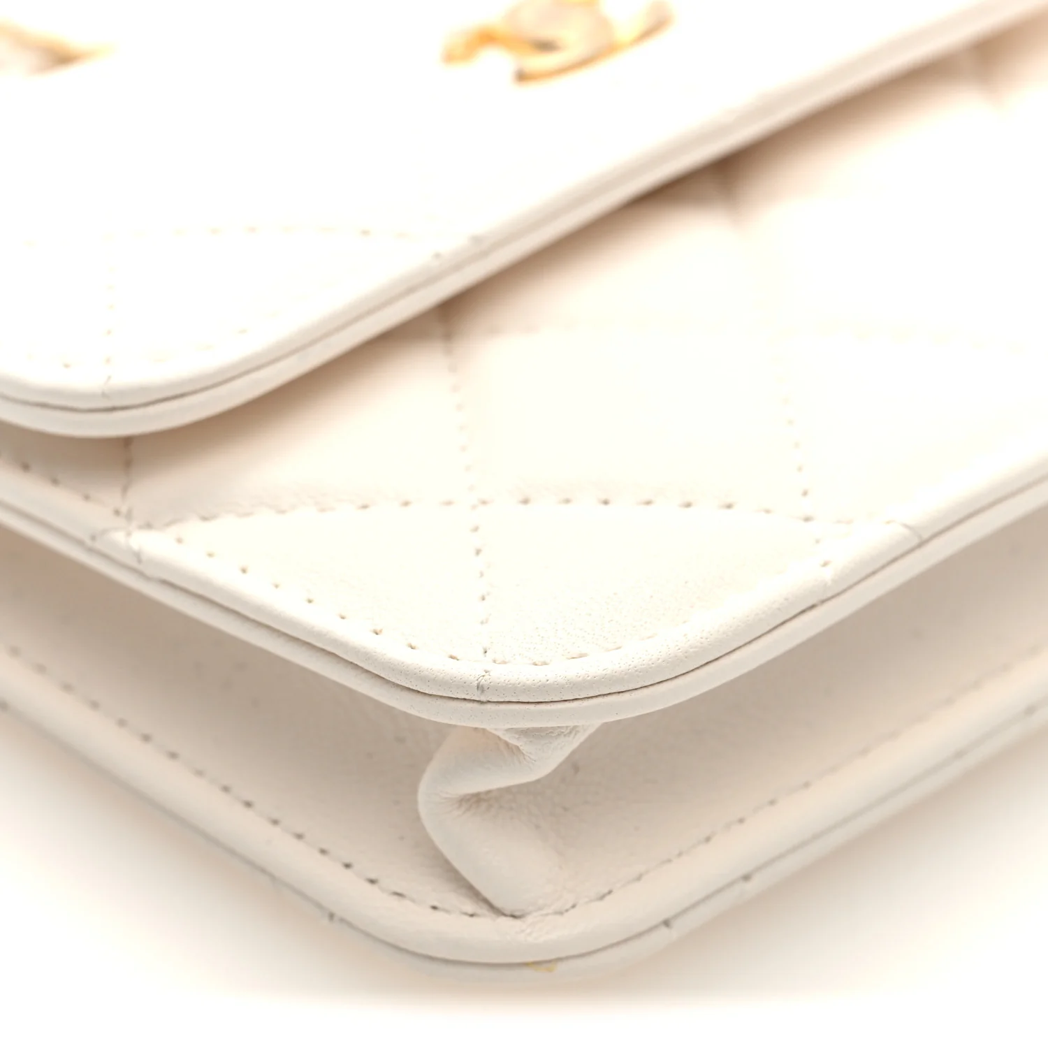 Lambskin Quilted Pearl Crush Clutch With Chain White - Top Club