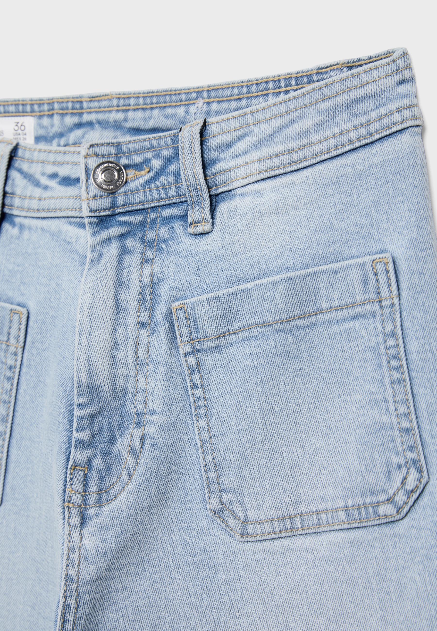 STRAIGHT-LEG JEANS WITH POCKETS