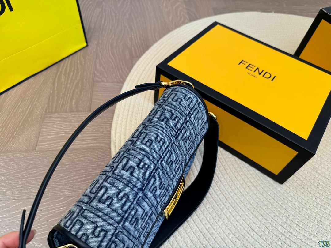 Fen new arrival bag size: 25 * 14 cm - Top Club