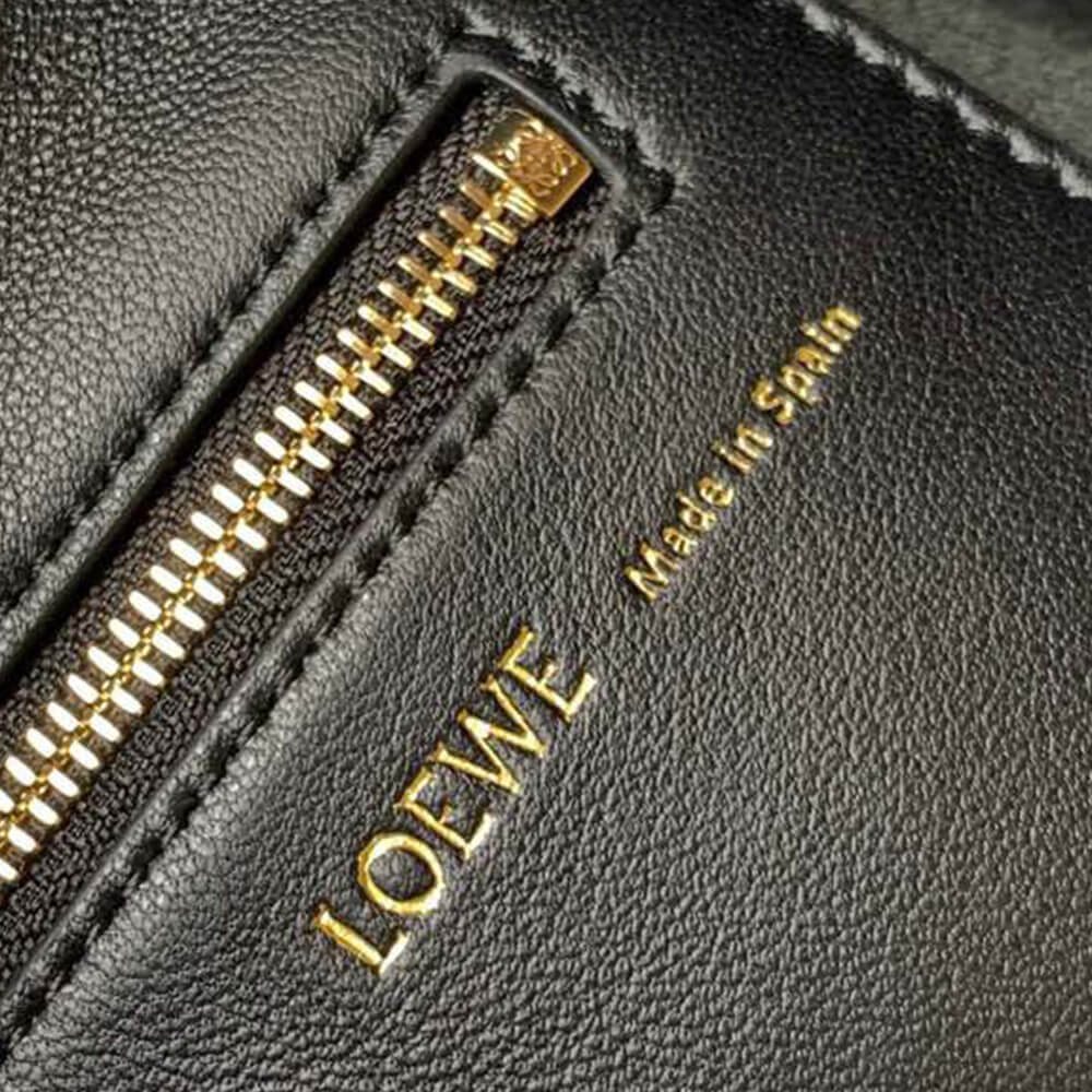 Loewe Medium Squeeze bag in nappa lambskin - Top Club