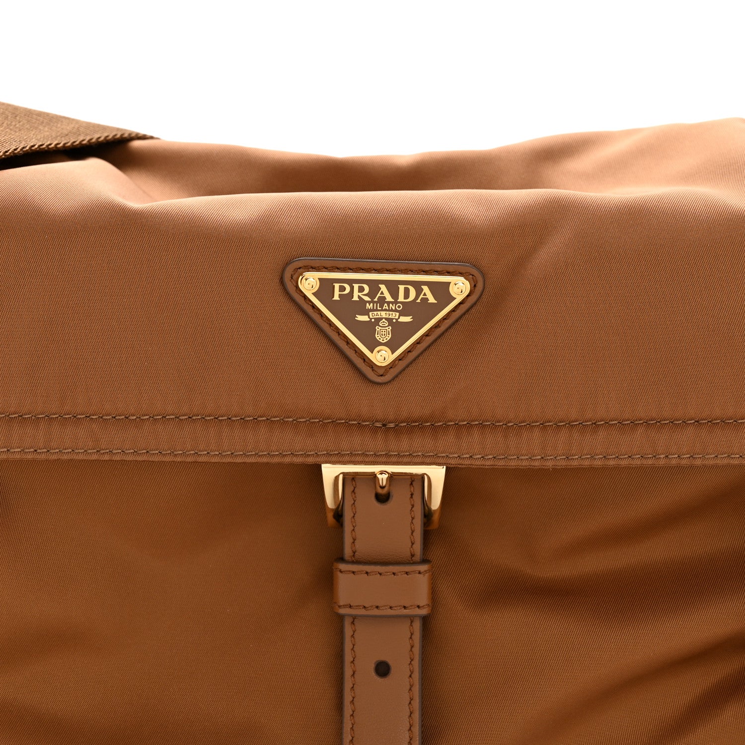 Re-Nylon Medium Explore Shoulder Bag Camel - Top Club