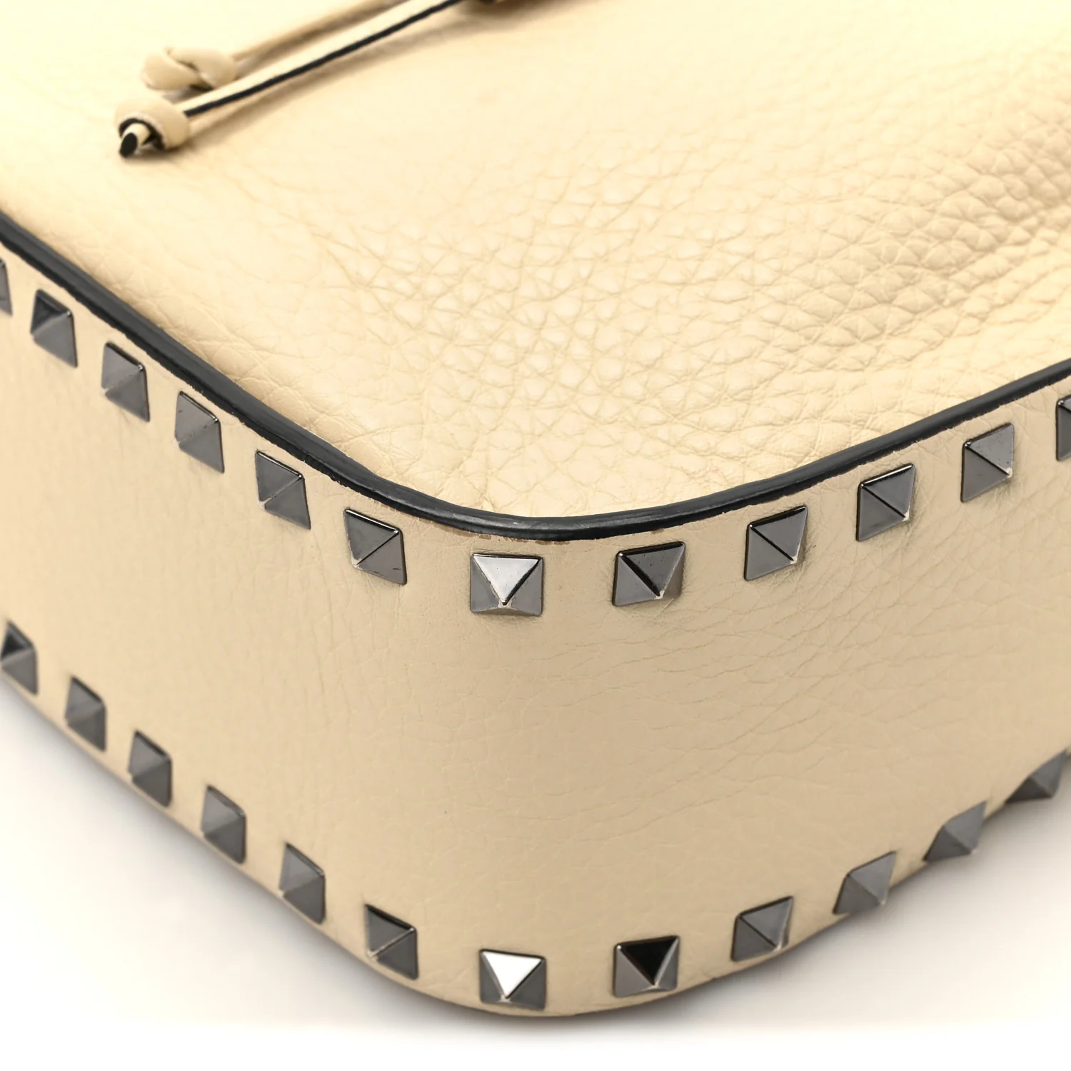 Grained Calfskin Rockstud Bucket Bag Ivory - Top Club