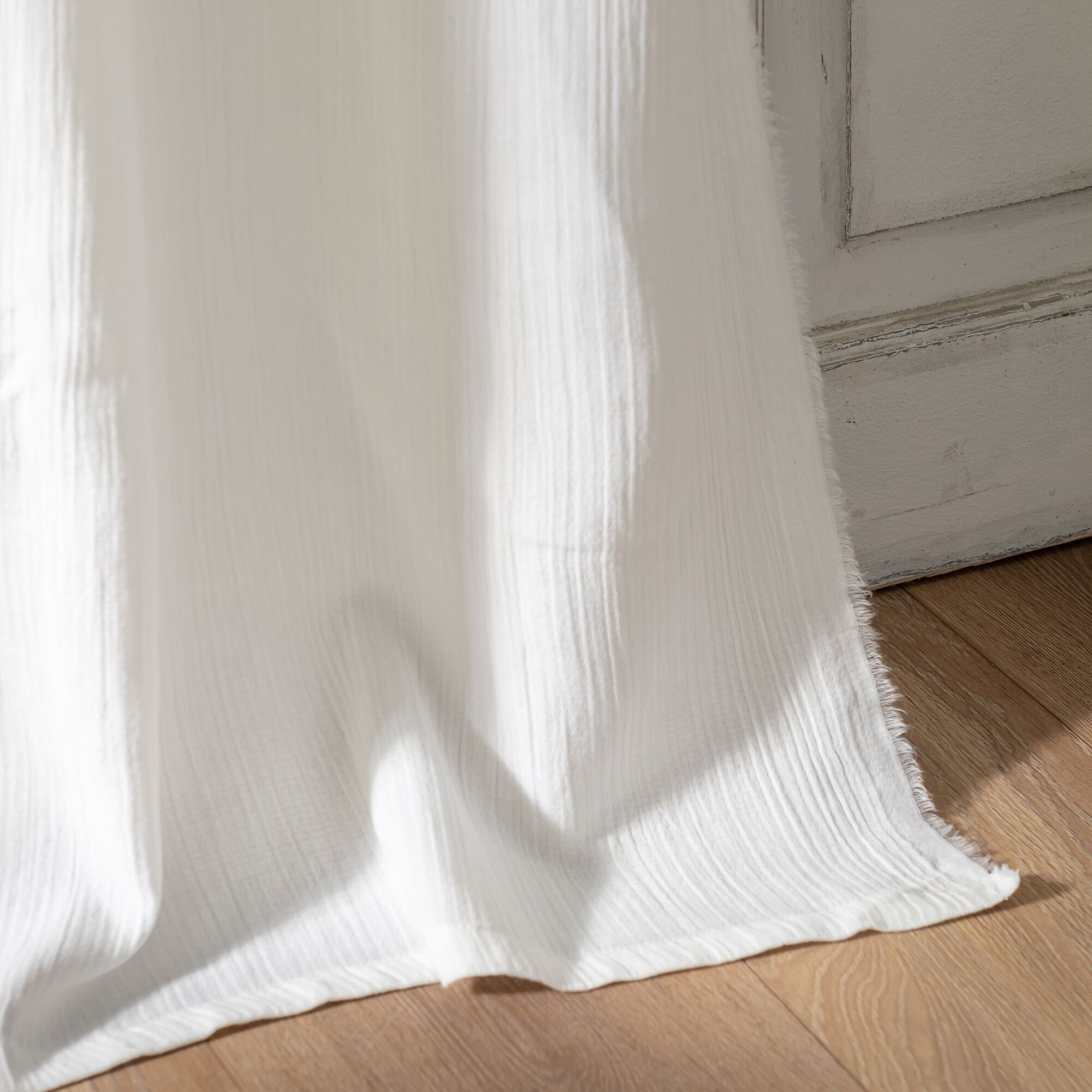 SUZETTE - Voilage à œillets en double gaze de coton finition franges 130x250cm - blanc écru