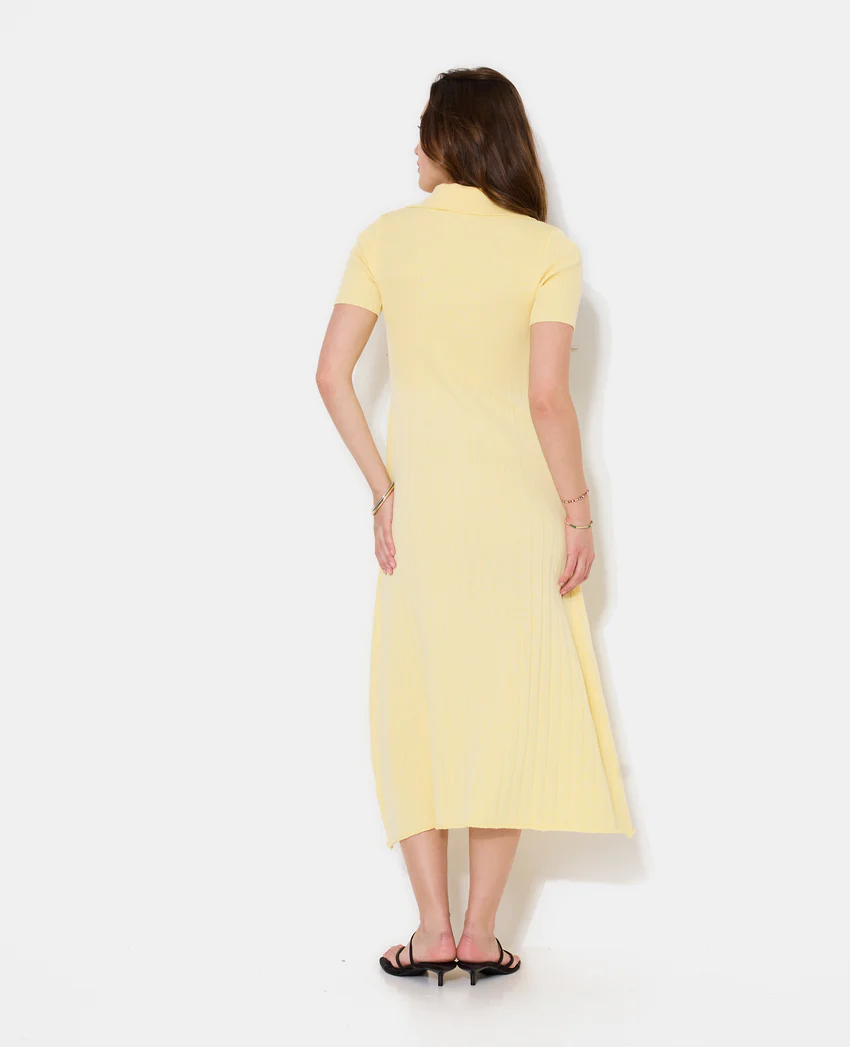 Pimkie Robe longue en maille avec boutons dorés