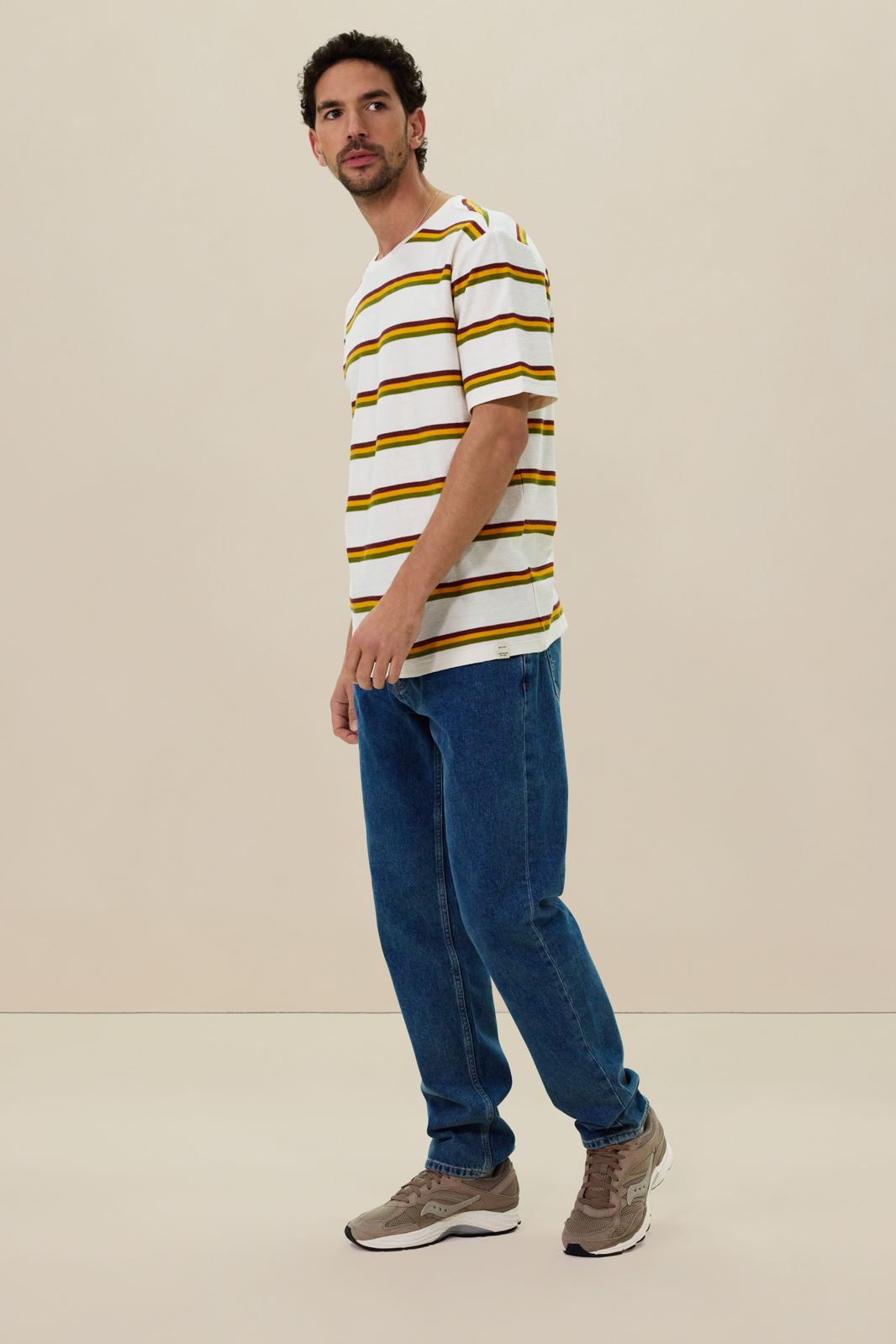 Wit t-shirt met multicolour strepen