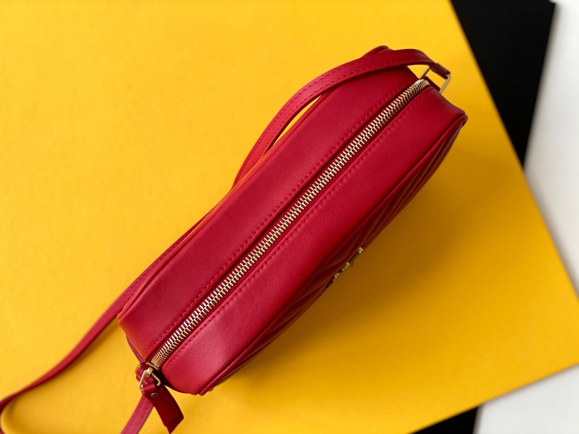 Y Lou Camera Bag In Quilted Leather - Top Club