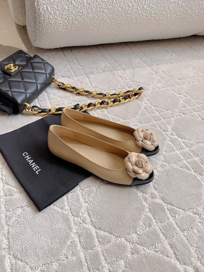 Chanel Women's G31318 Camellia shoes Lambskin CC91009 - Sneaker Replica Workshop
