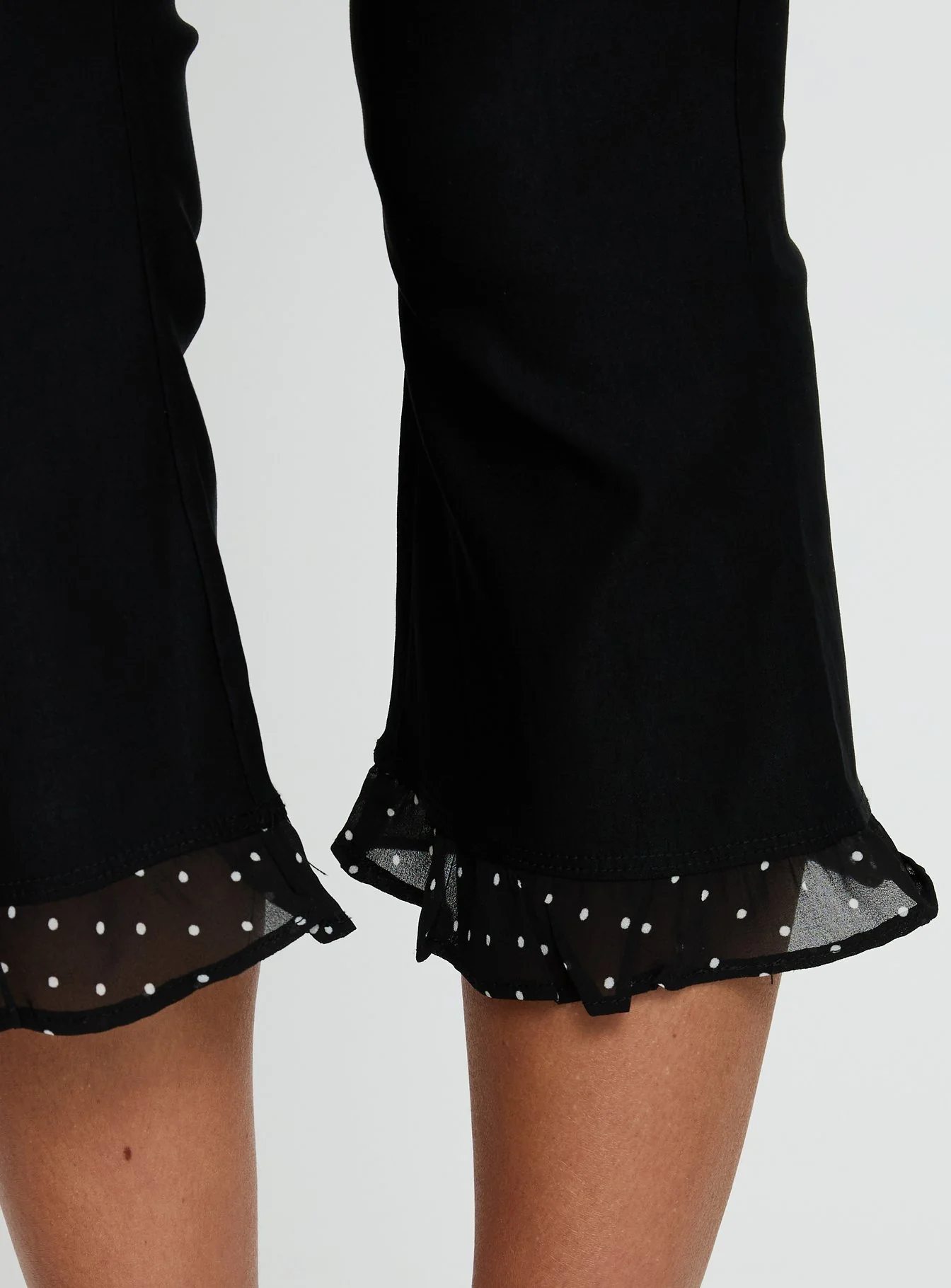 Darsie Frill Capri Black Polka Dot