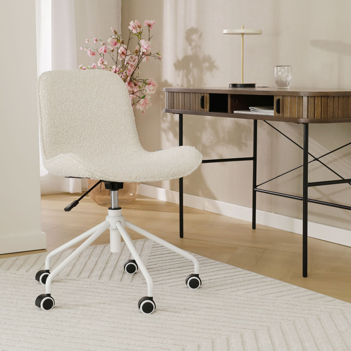 Bureaustoel Nout-Fé bouclé beige - wit onderstel