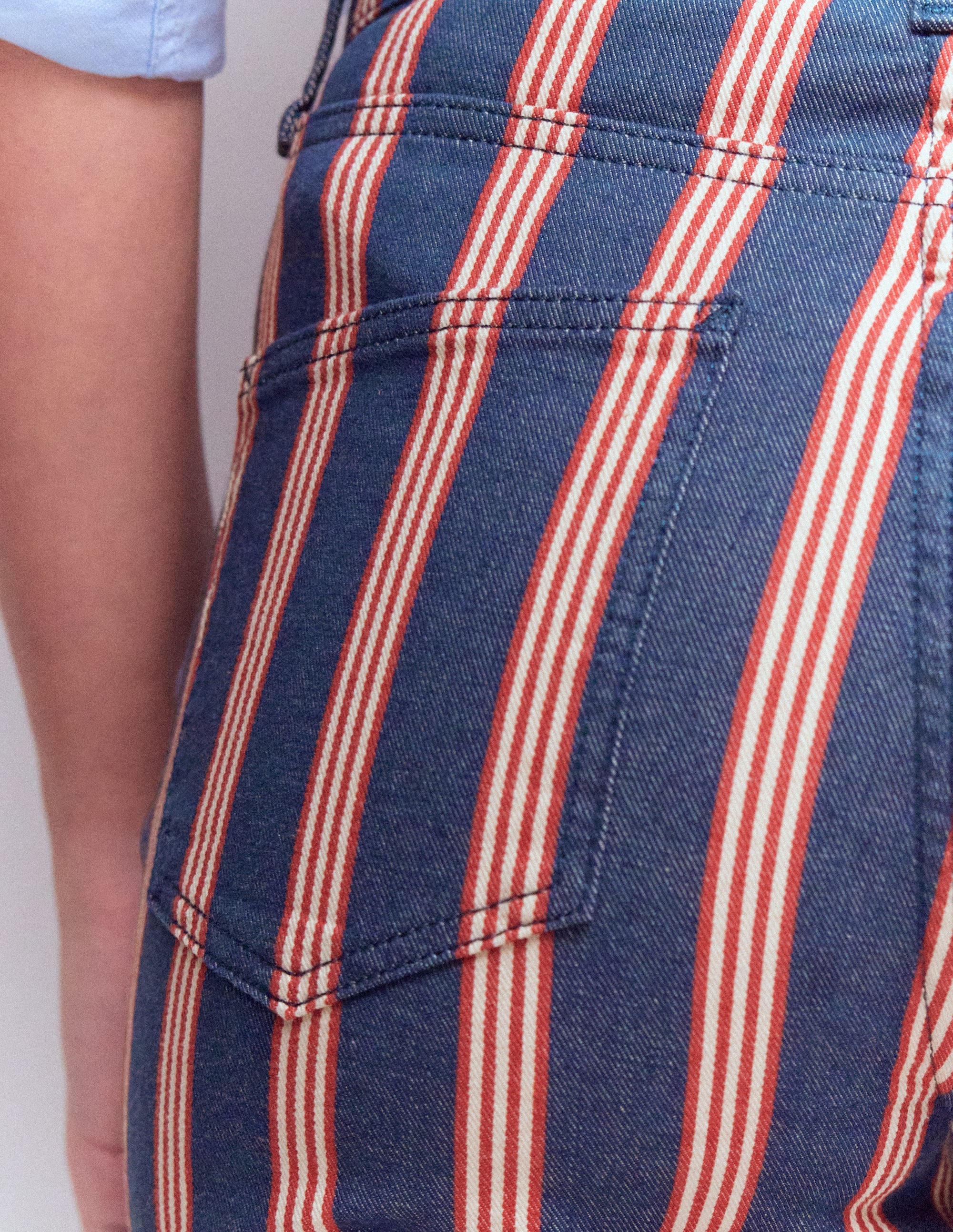 Jeans mit hohem Bund und geradem Bein-Marineblau & Rot Streifen