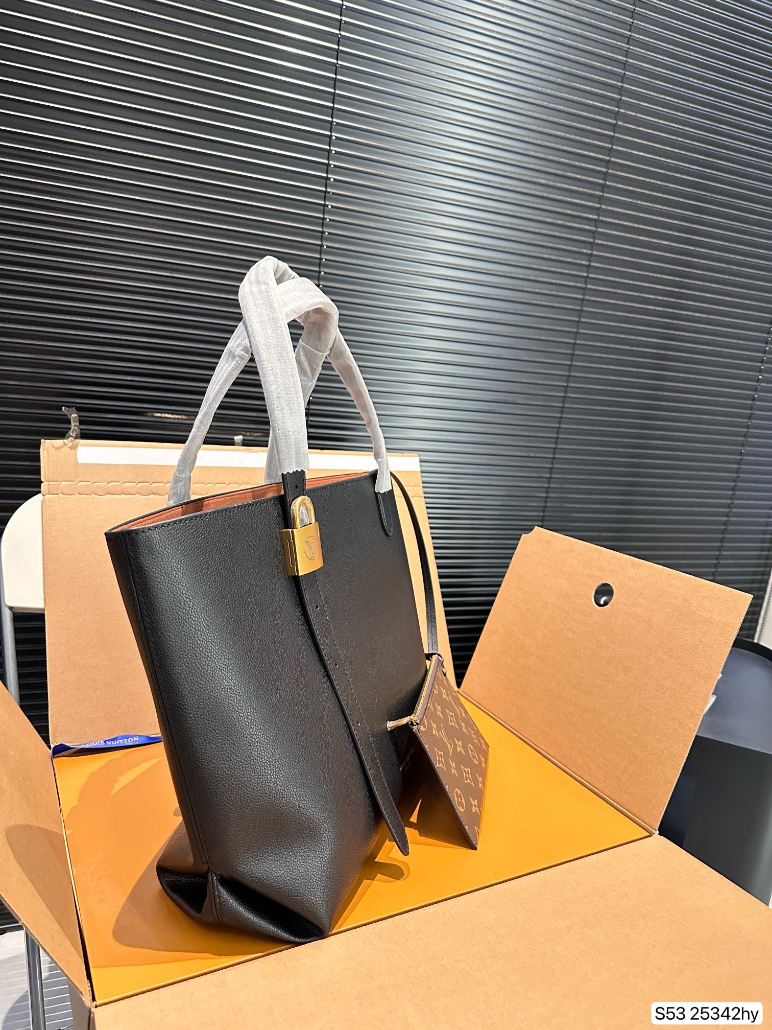 Louis new arrival lock hobo tote bag size��47 * 31 cm - Top Club