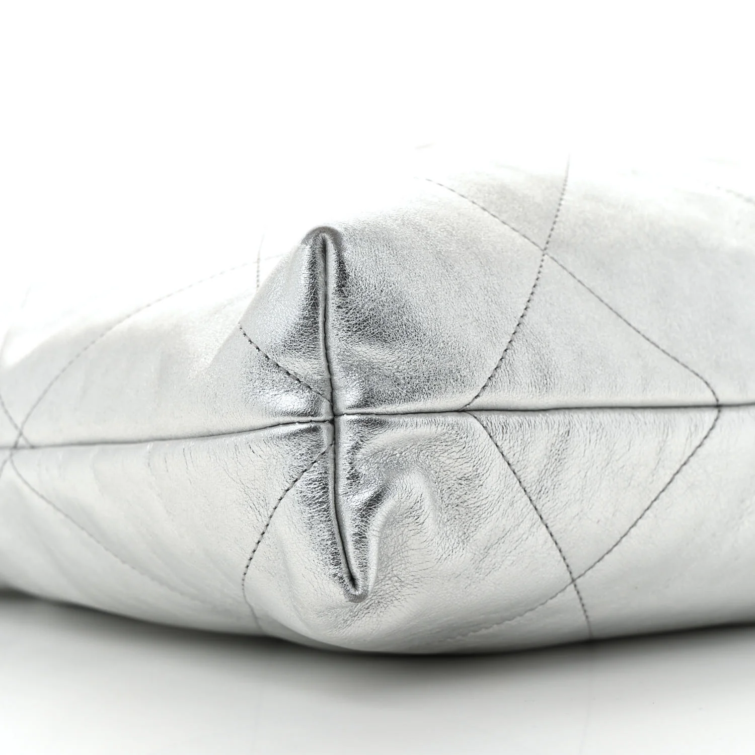Metallic Calfskin Quilted Chanel 22 Silver - Top Club