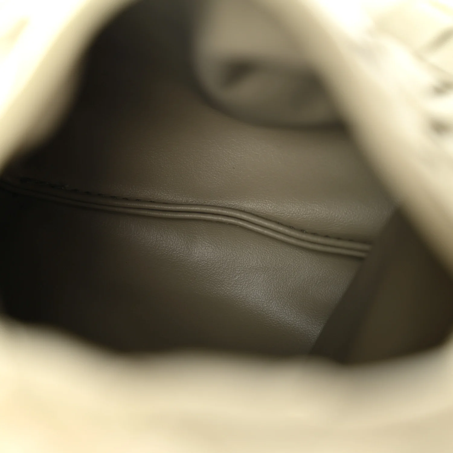 Calfskin Intrecciato Mini Hop Travertine - Top Club
