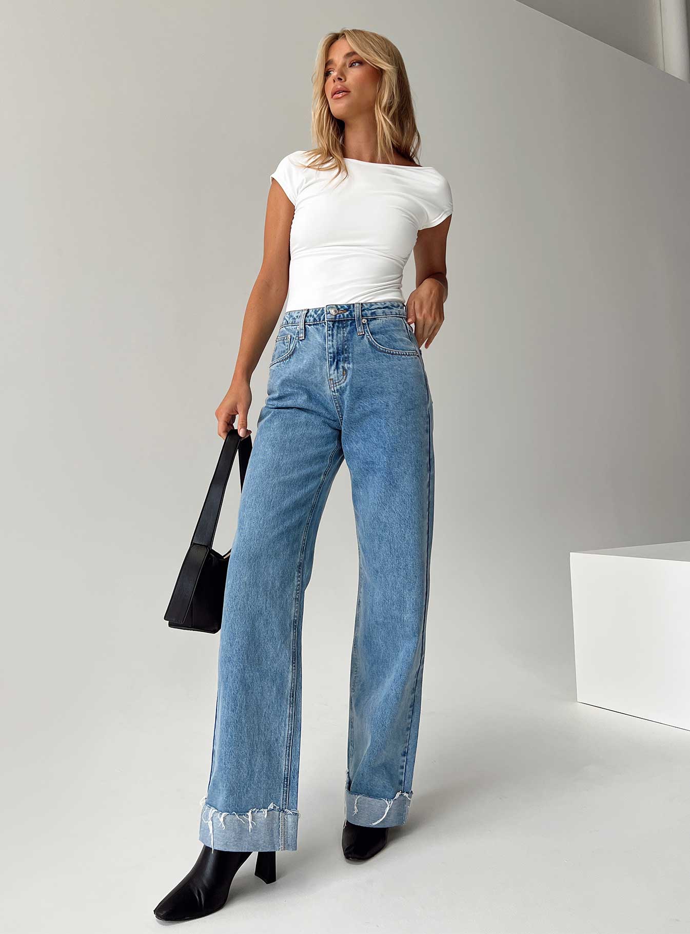 Ollie Mid Rise Straight Leg Jeans Mid Wash
