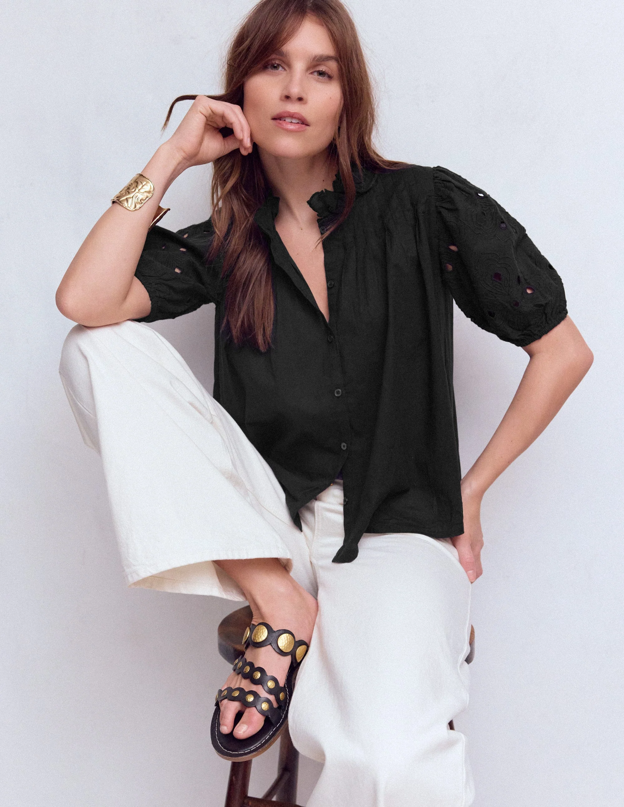 Oberteil mit Cutwork und Puffärmeln-Schwarz