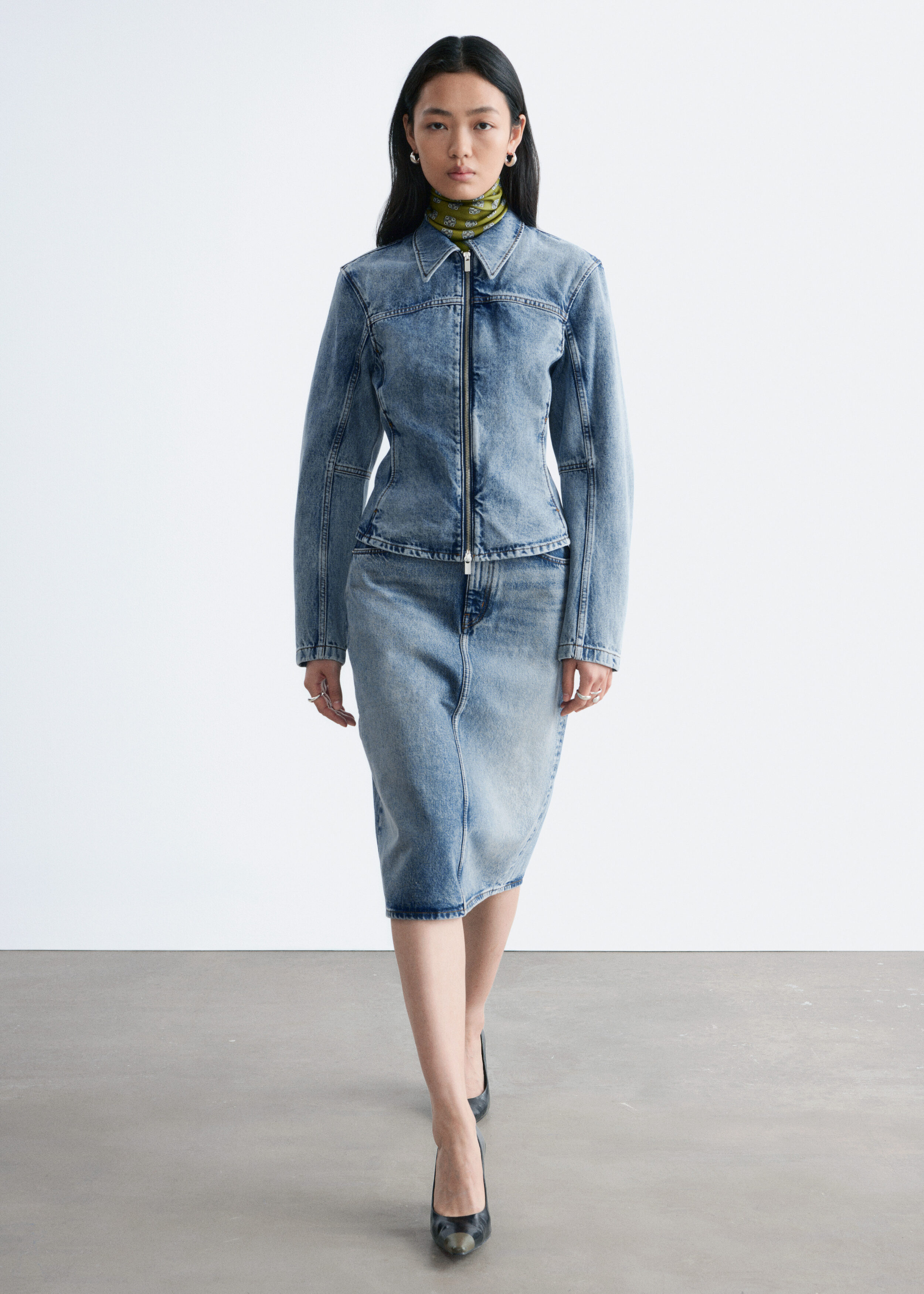 & Other Stories FITTED ZIP-UP DENIM JACKET