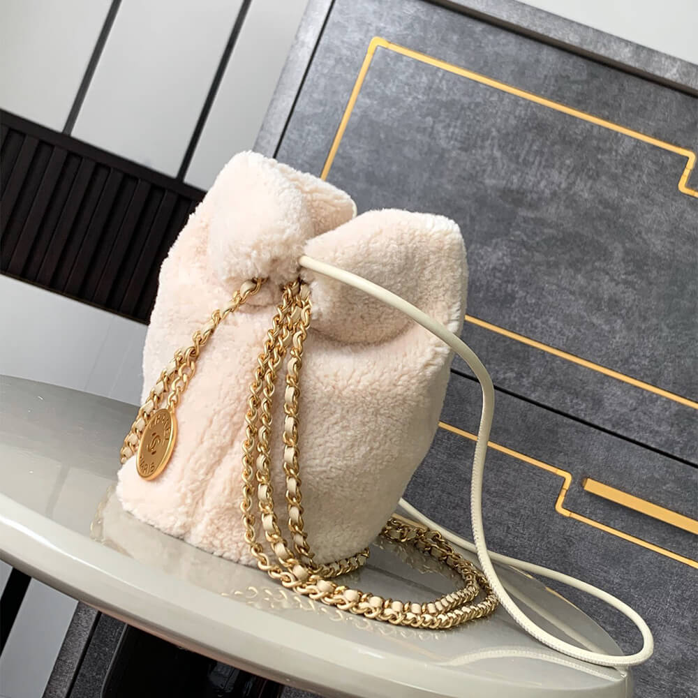 CHANEL 22 MINI HANDBAG - Top Club