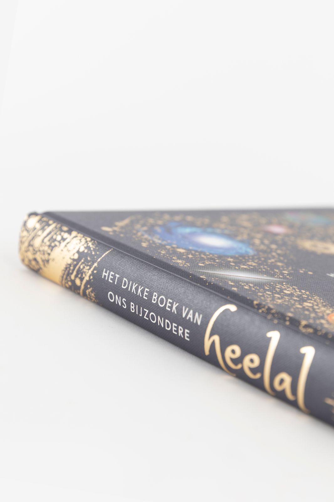 Boek het dikke boek van ons bijzondere heelal