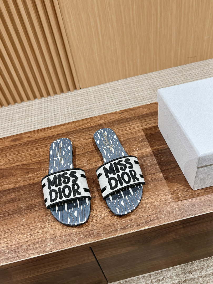 Dior KCO109EZO Dway Slide Embroidered Cotton and Deep Blue Miss Dior Allover Motif Shoes D82985 - Sneaker Replica Workshop