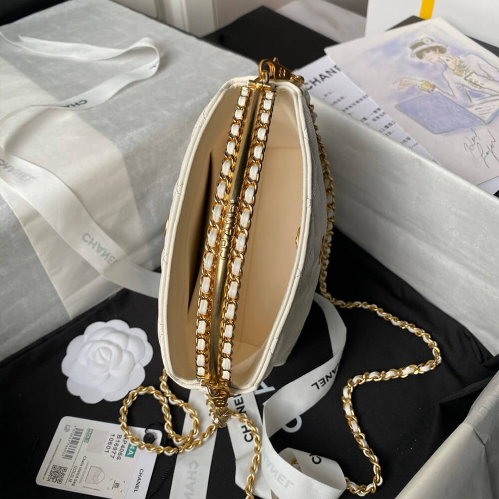 CHANEL Clutch with Chain - Top Club