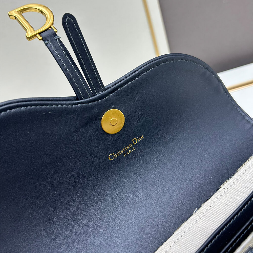 Medium Saddle Pouch with Chain - Top Club