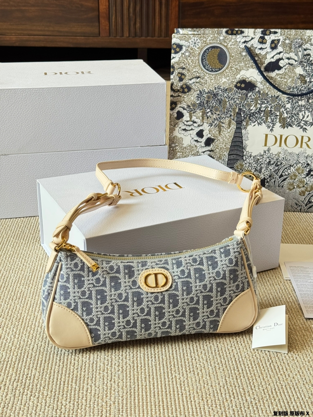 D new arrival Wanderlust hobo bag size: 26 cm - Top Club