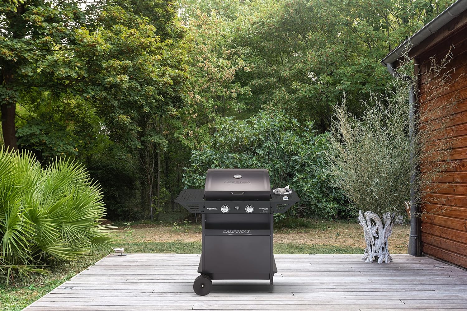 Campingaz Xpert 200 LS Plus Rocky BBQ a gas in pietra lavica, carrello BBQ con 2 bruciatori e 1 bruciatore lat., copertura + termometro, ripiano lat. ribaltabile, pot. 8,200 kW + 2,1kW bruciatore lat.