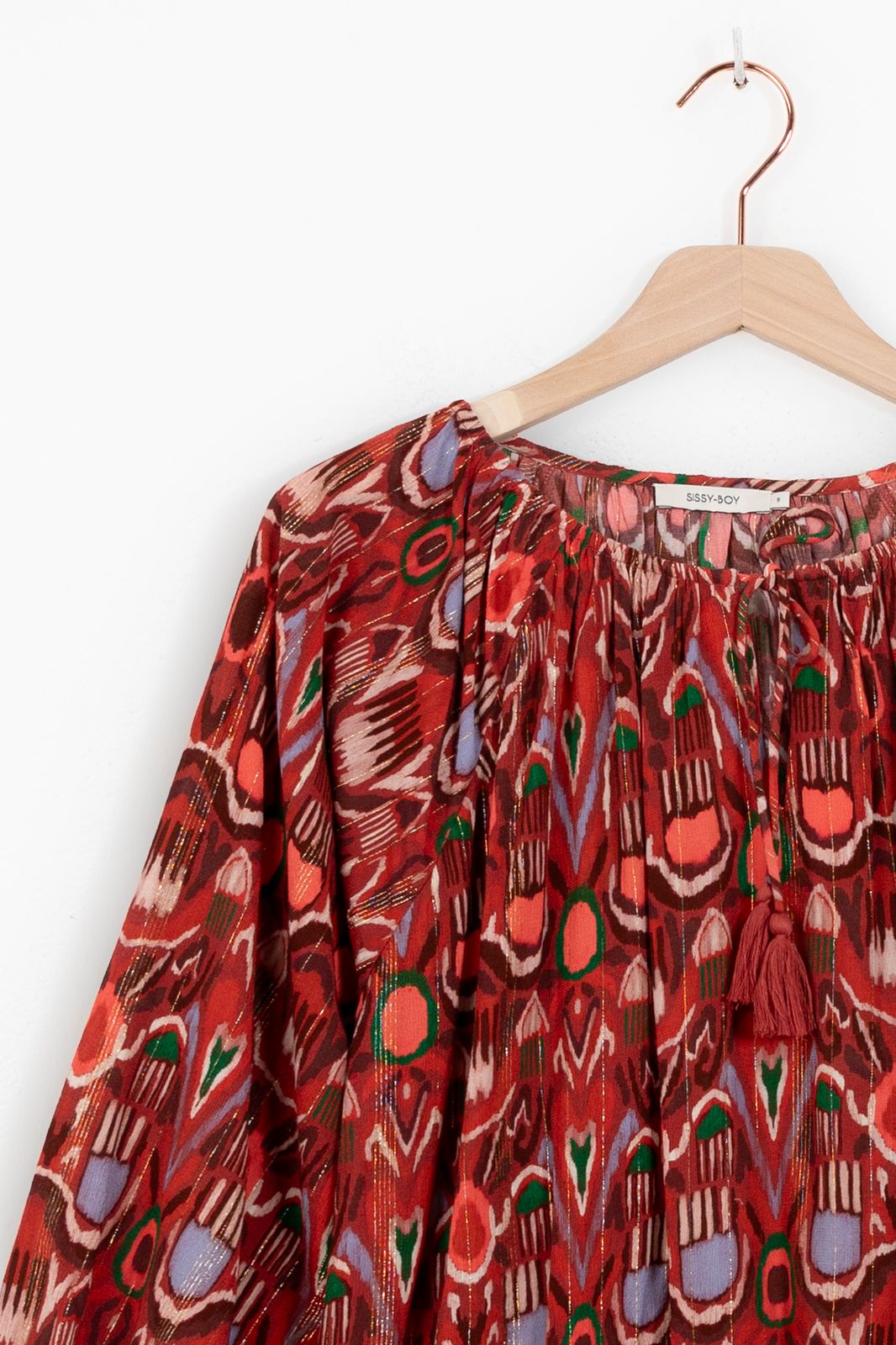 Donkerrode top met ikat print