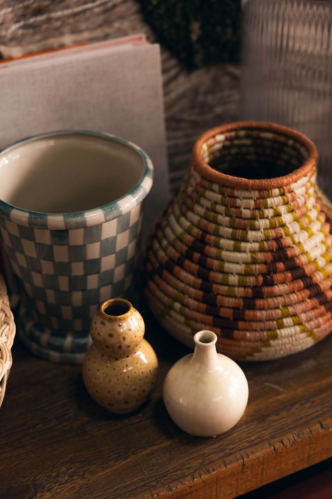 Wit keramisch vaasje