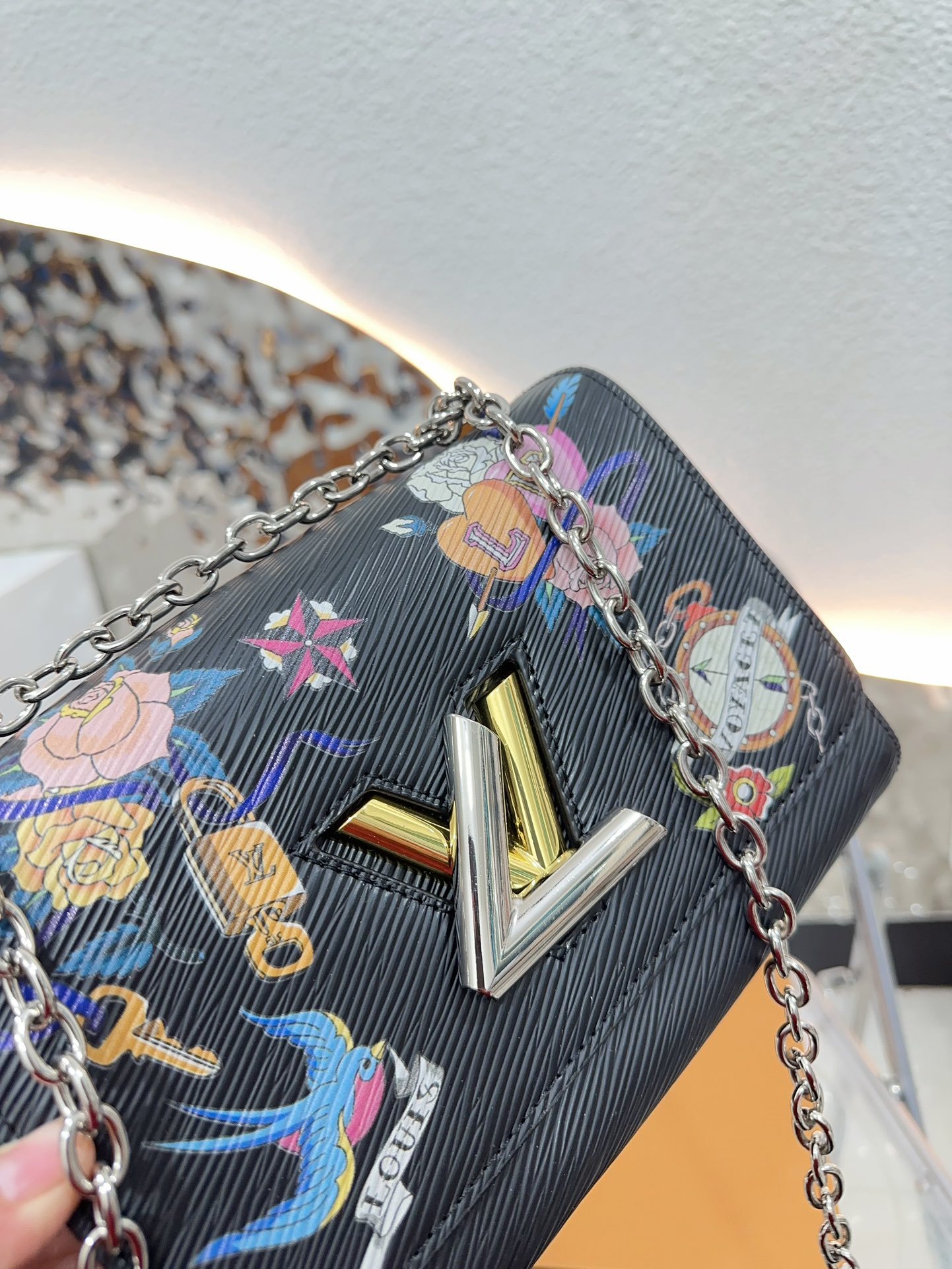 Louis new arrival TWIST bag size??23 * 16 cm - Top Club