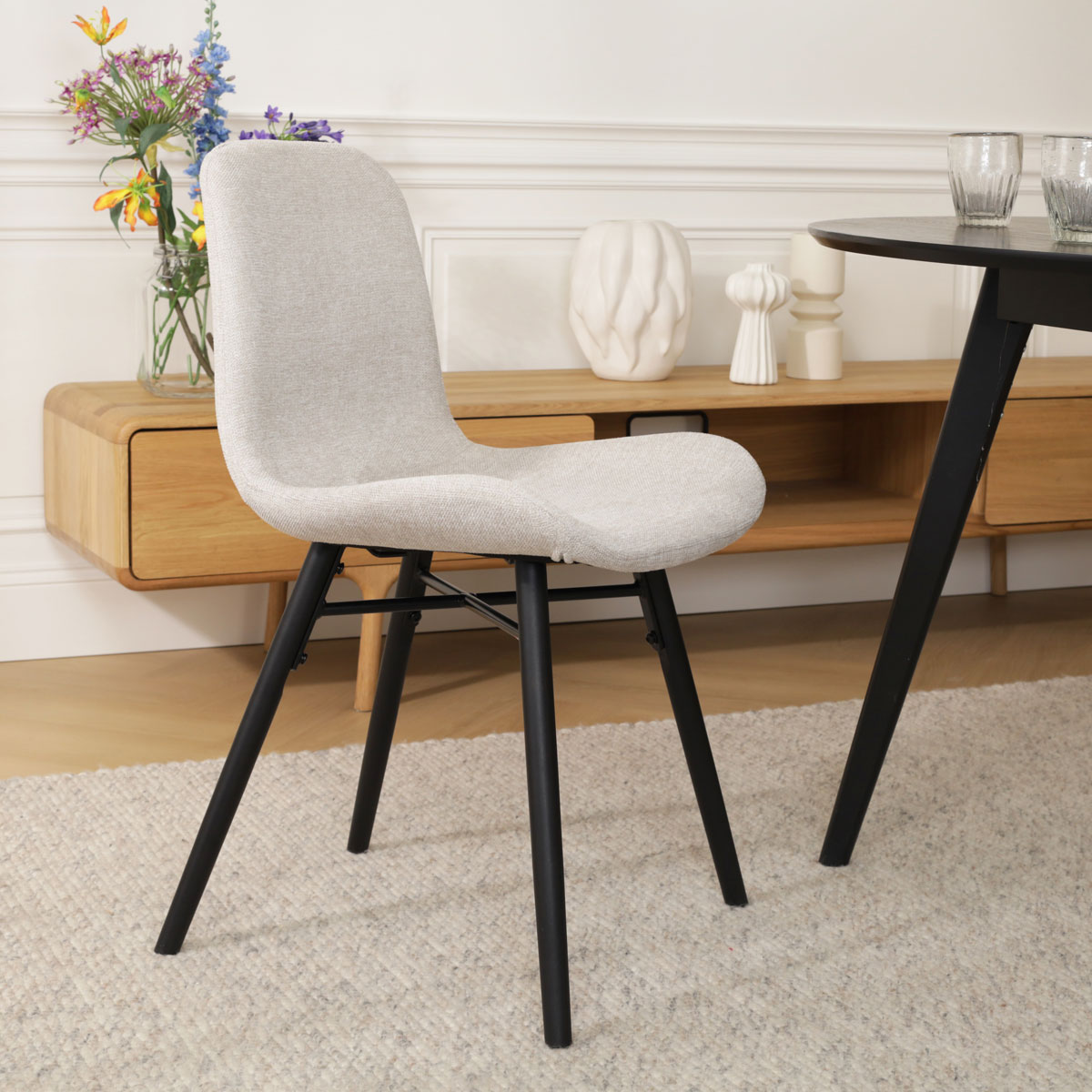 Eetkamerstoel Nena-Fé beige - zwart houten onderstel