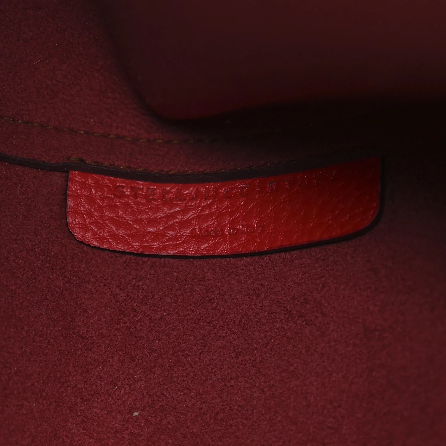 Grainy Alter Mat Perforated Tote Red - Top Club