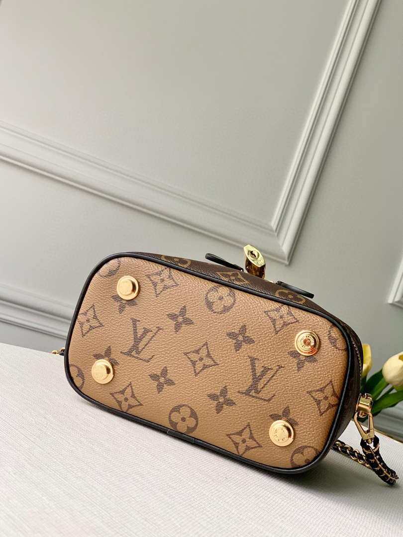Louis M45165  Vanity Pm Monogram Bag - Top Club