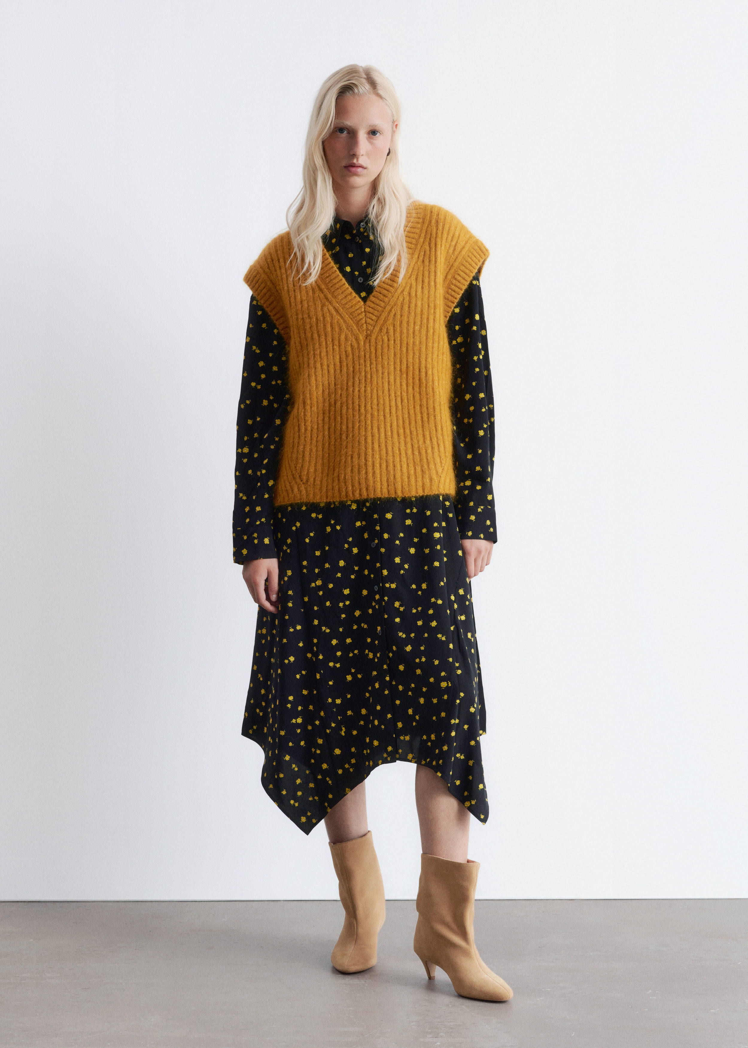 & Other Stories WIDE-SHAFT ANKLE BOOTS