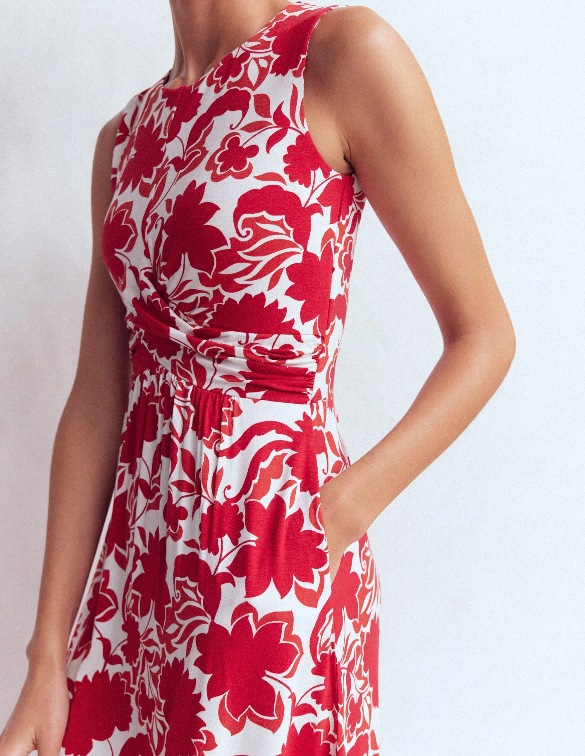 Zara Jerseykleid mit überkreuzter Taille-Merida-Rot, Schattenblüte