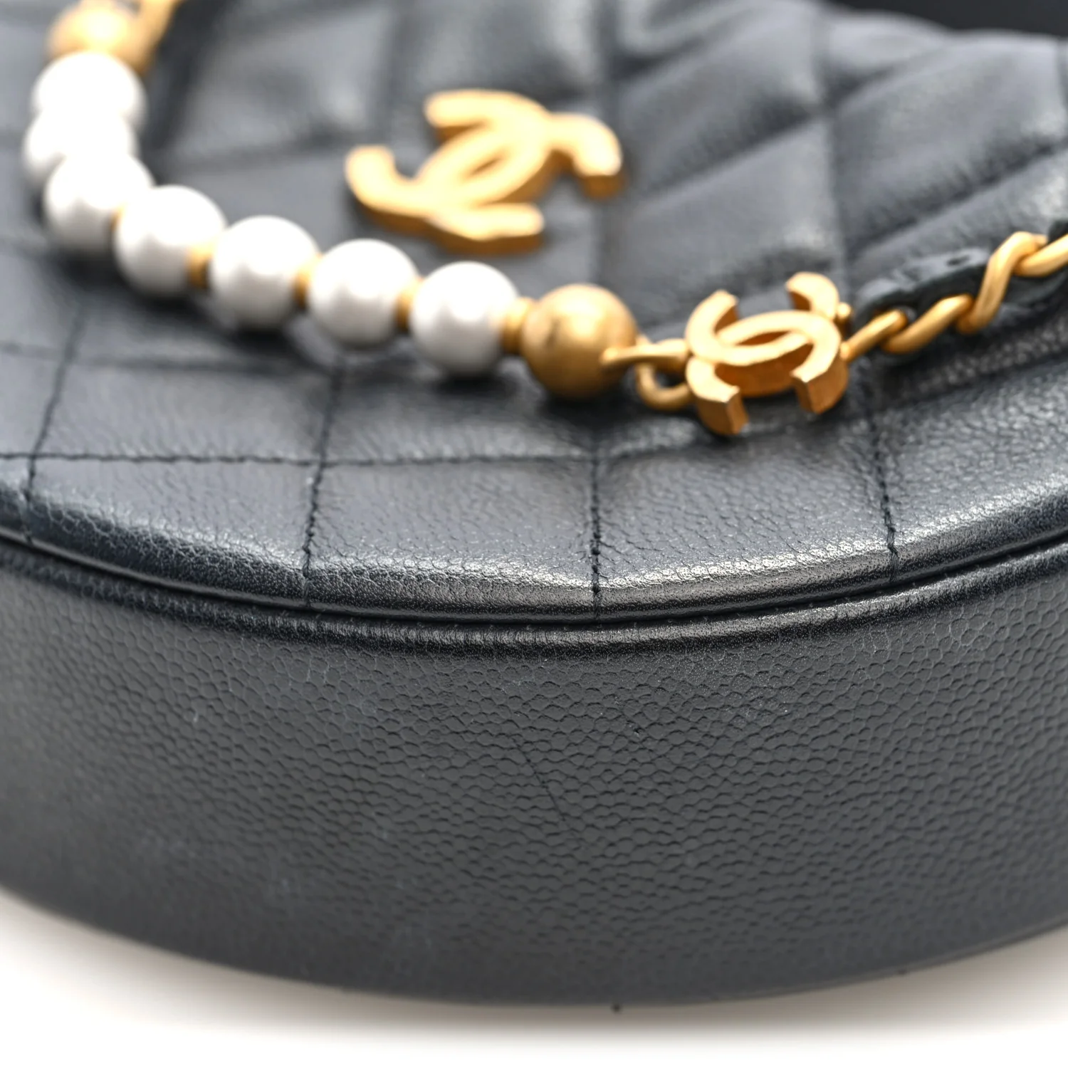 Grained Calfskin Quilted Pearl Pouch Hobo Black - Top Club
