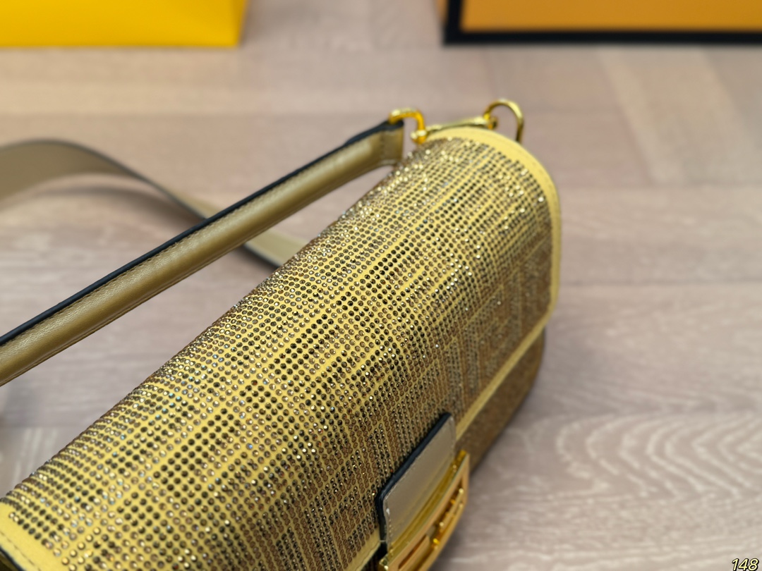 Fen new arrival Baguette Chain bag size??26*15 cm - Top Club