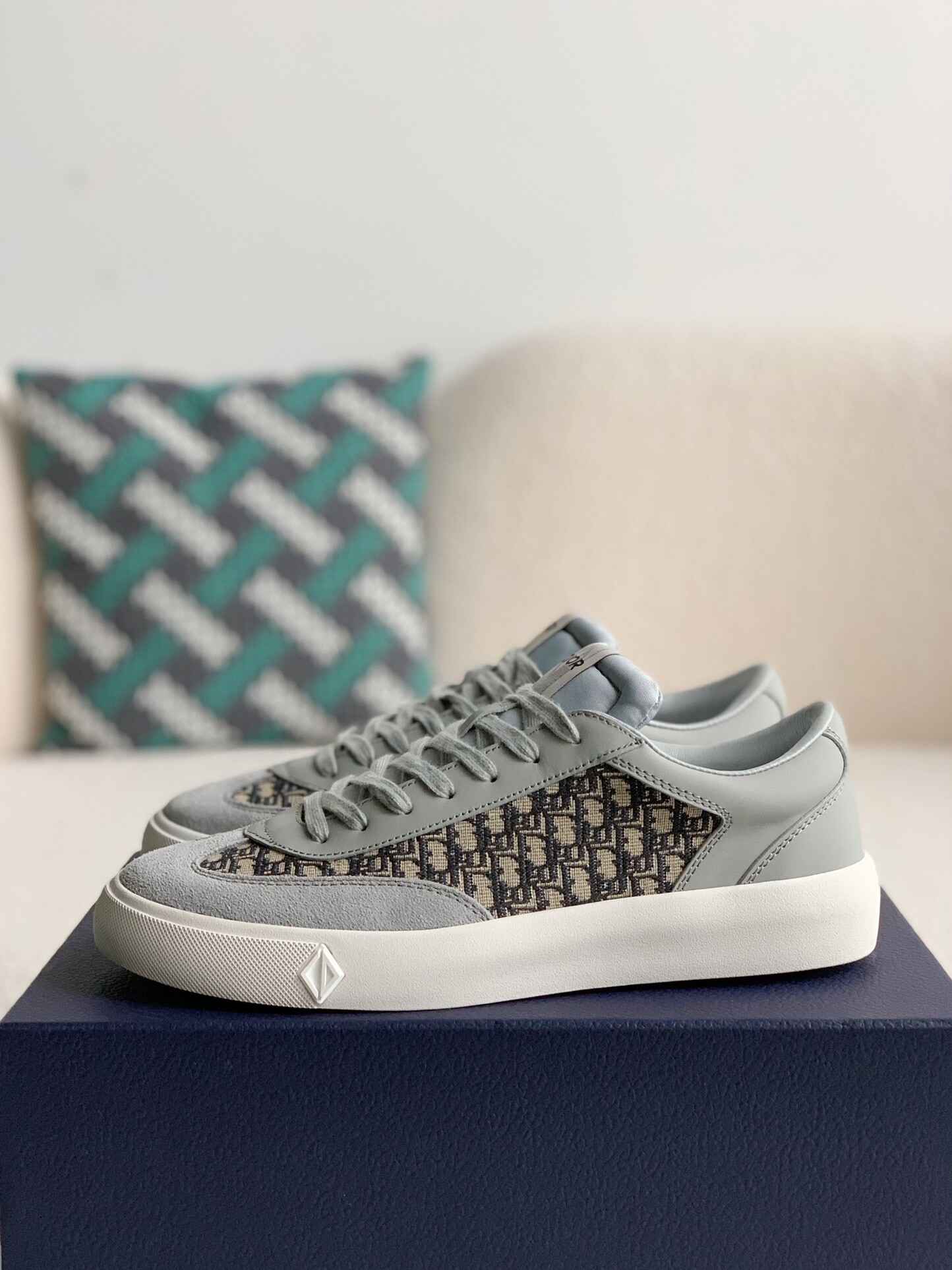 Dior B27 Gray White Low-Top Sneakers - Sneaker Replica Workshop