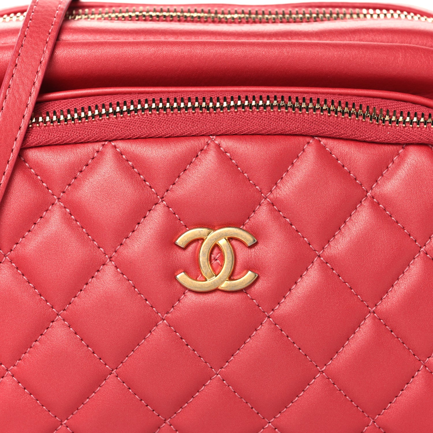 Calfskin Quilted Day Trips Camera Case Pink - Top Club