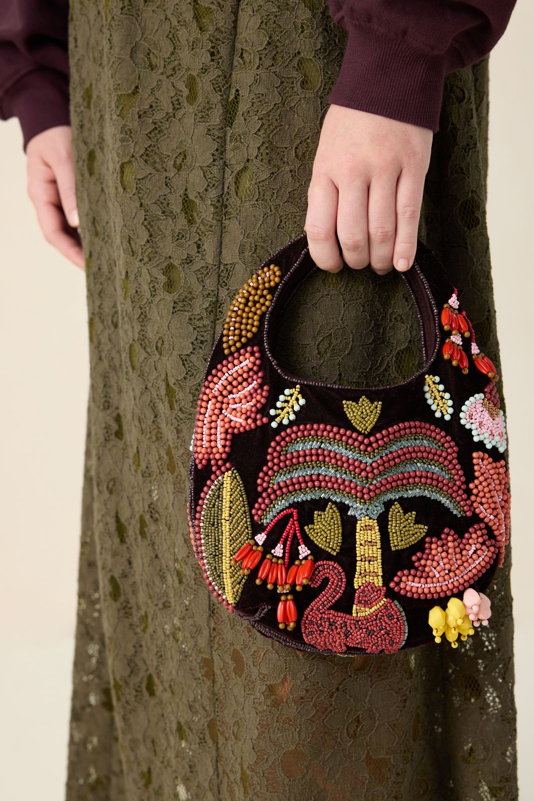 Donkerbruine velvet tas met kraaltjes