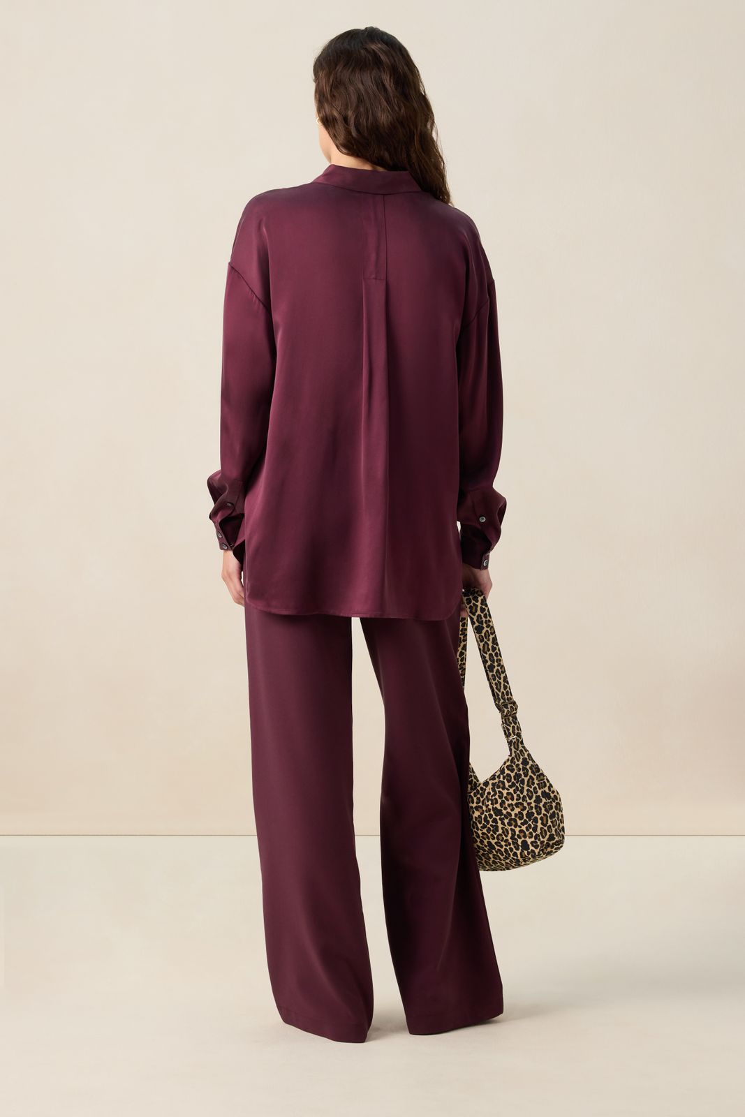 Donkerrode zijden blouse