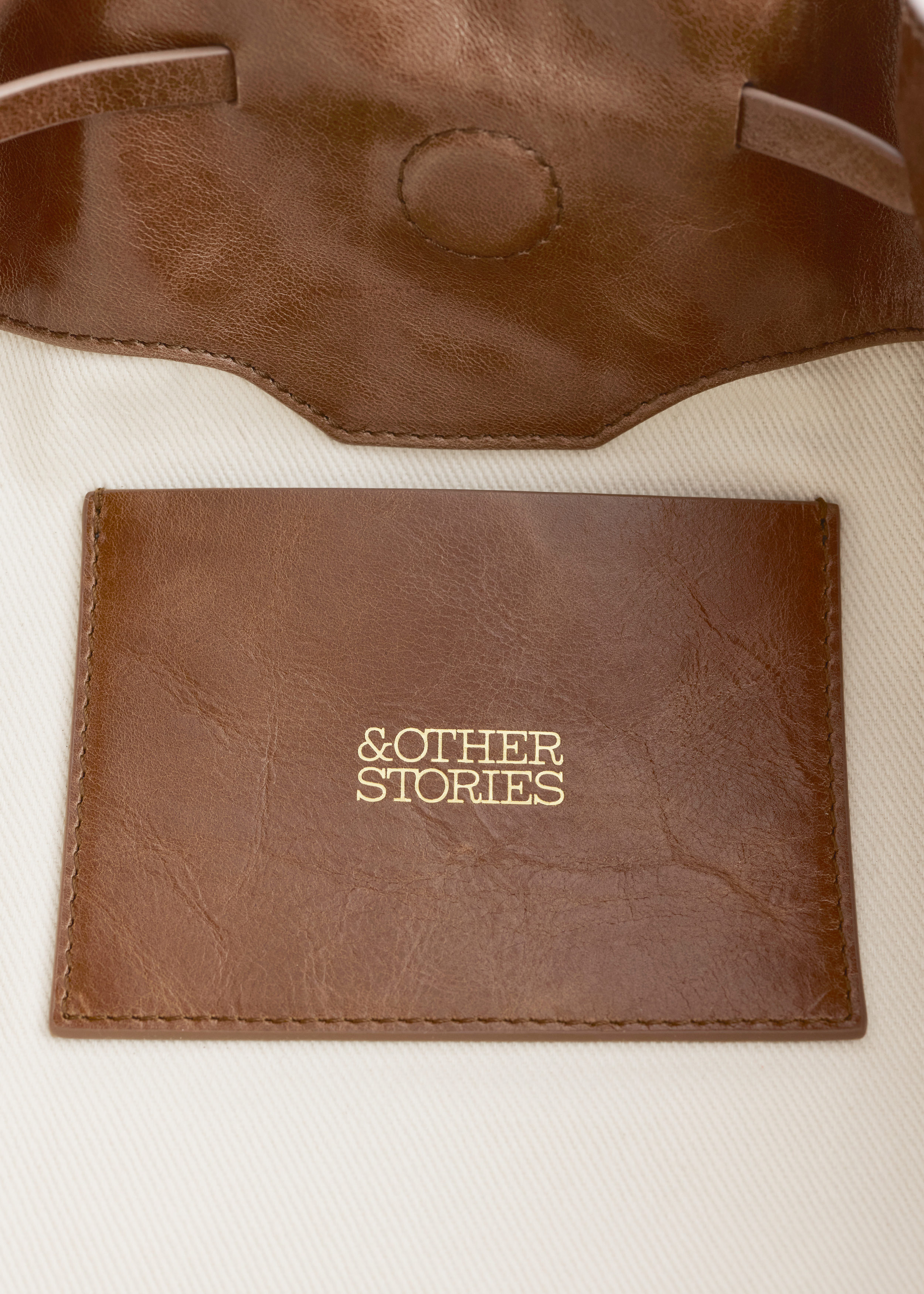 & Other Stories LOW-PROFILE LEATHER SHOULDER BAG