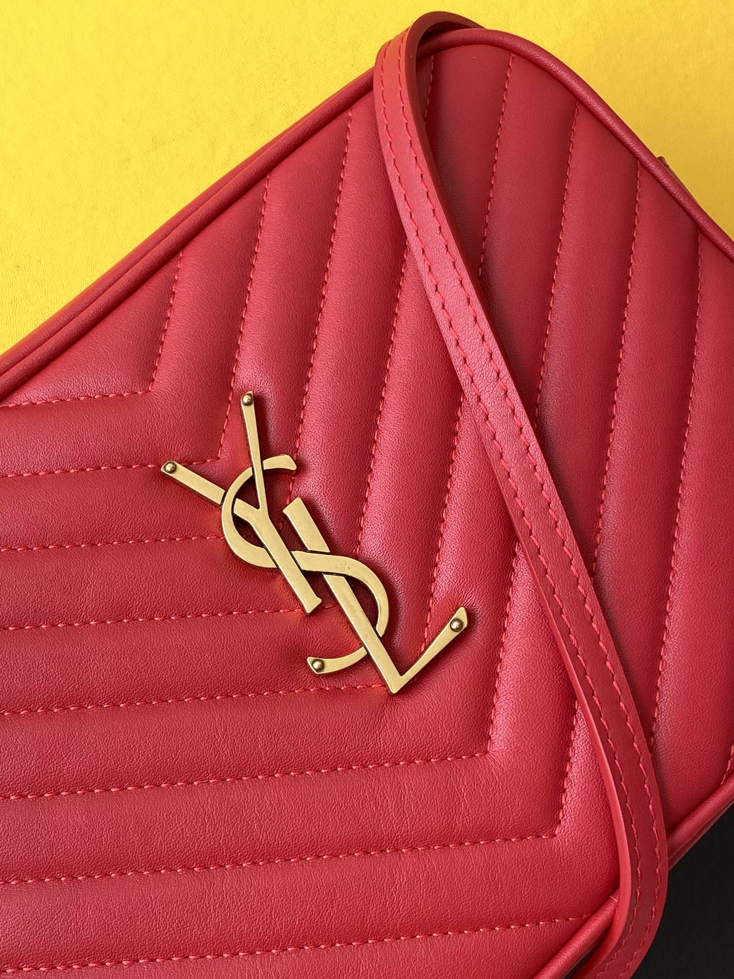 Y Lou Camera Bag In Quilted Leather - Top Club
