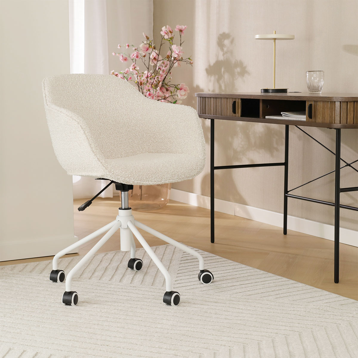 Bureaustoel Nout-Mare bouclé beige - wit onderstel