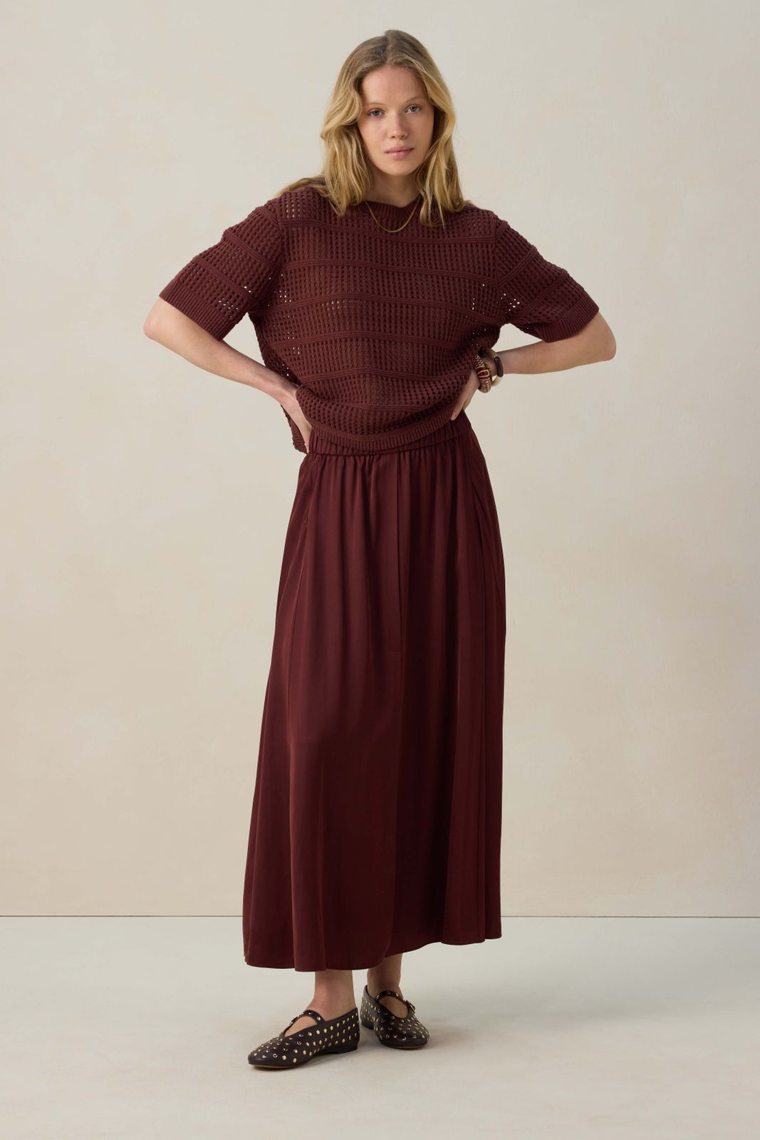 Donkerrode gebreide trui met korte mouwen